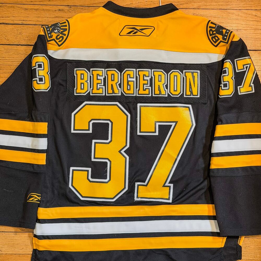 Reebok Boston Bruins Patrice Bergeron #37 NHL Hockey Jersey Adult Small Black